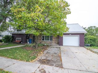 1520 River Dr, Watertown, WI 53094