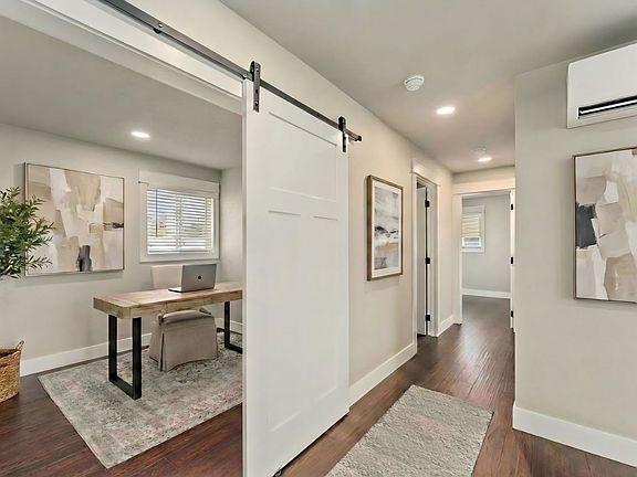 5th image of 604 W Crest Dr