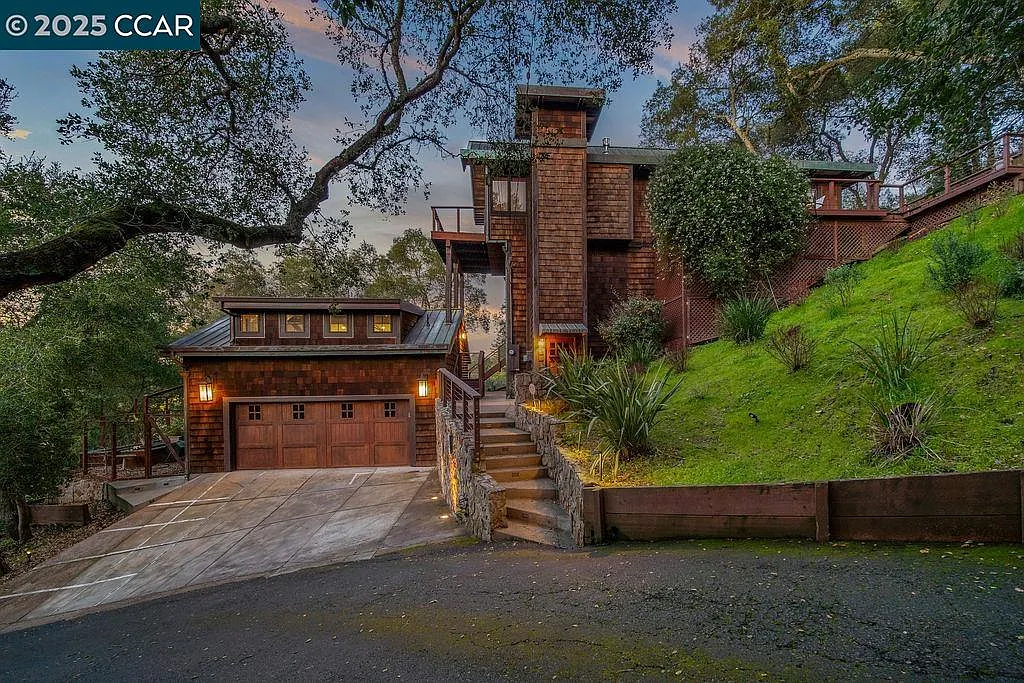 26 Moraga Via photo 1