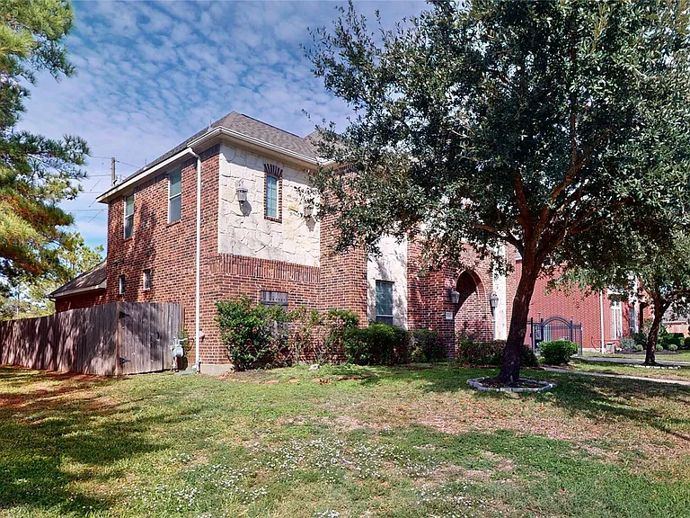 8538 Sunrise Meadow Ln — Photo 2