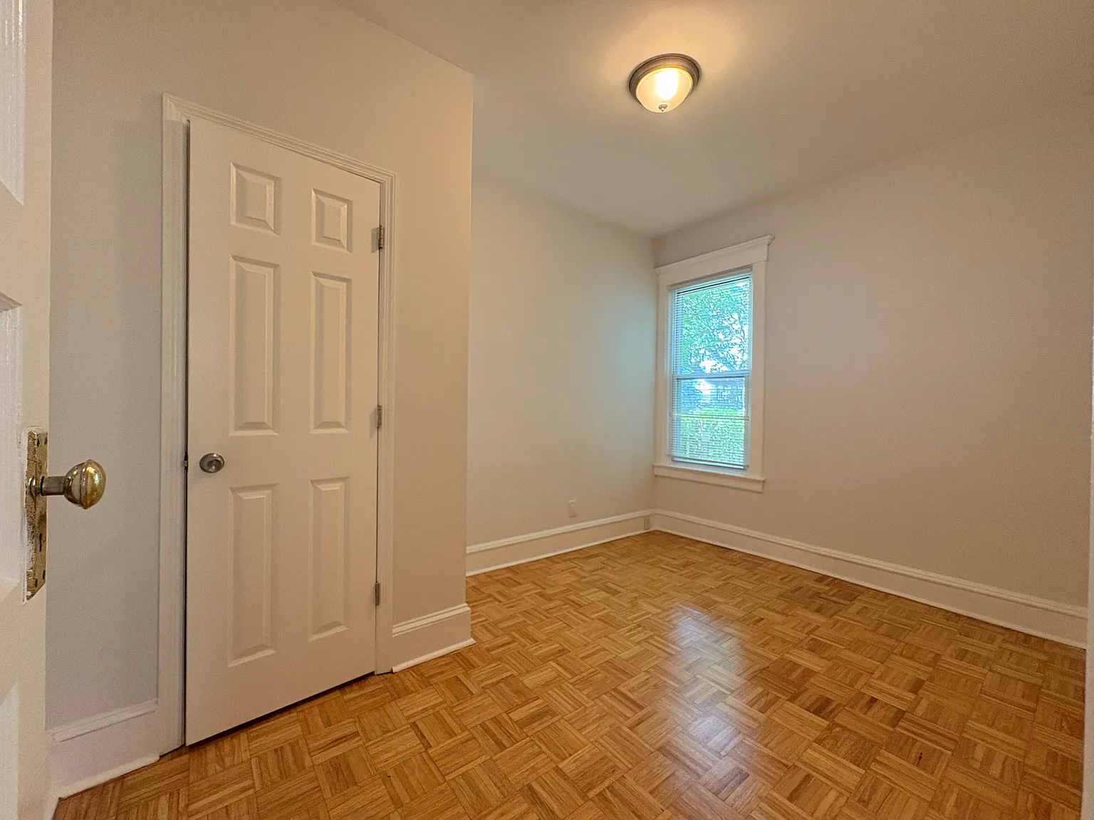3 bed, 1000 sqft, $2,500 — Photo 3