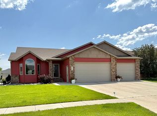 1809 Pentland St, West Fargo, ND 58078