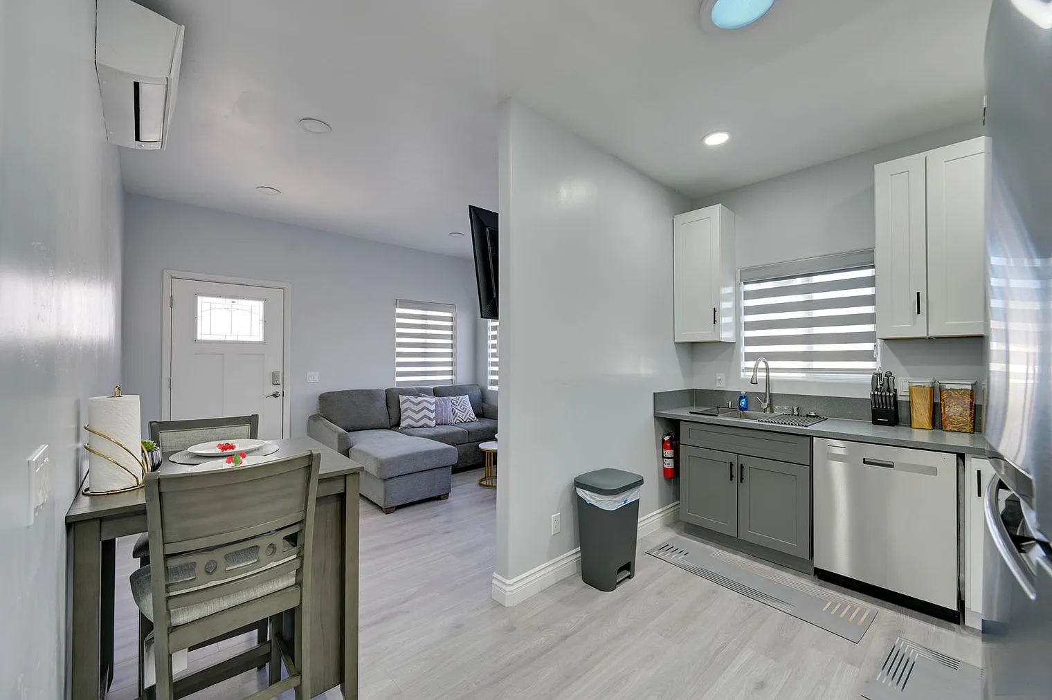 1 bed, 1.0 bath, 742 sqft, $3,774 — Photo 4
