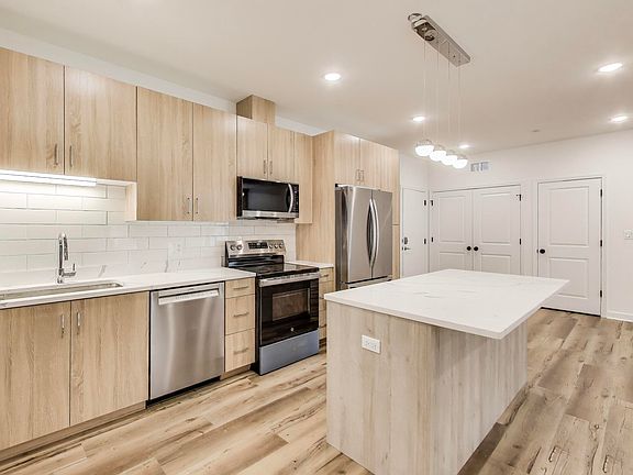 3rd image of 5126 S Kenwood Ave #202