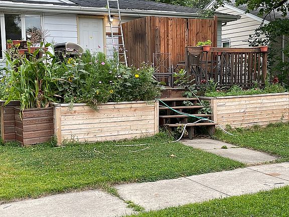 East side deck & grill area