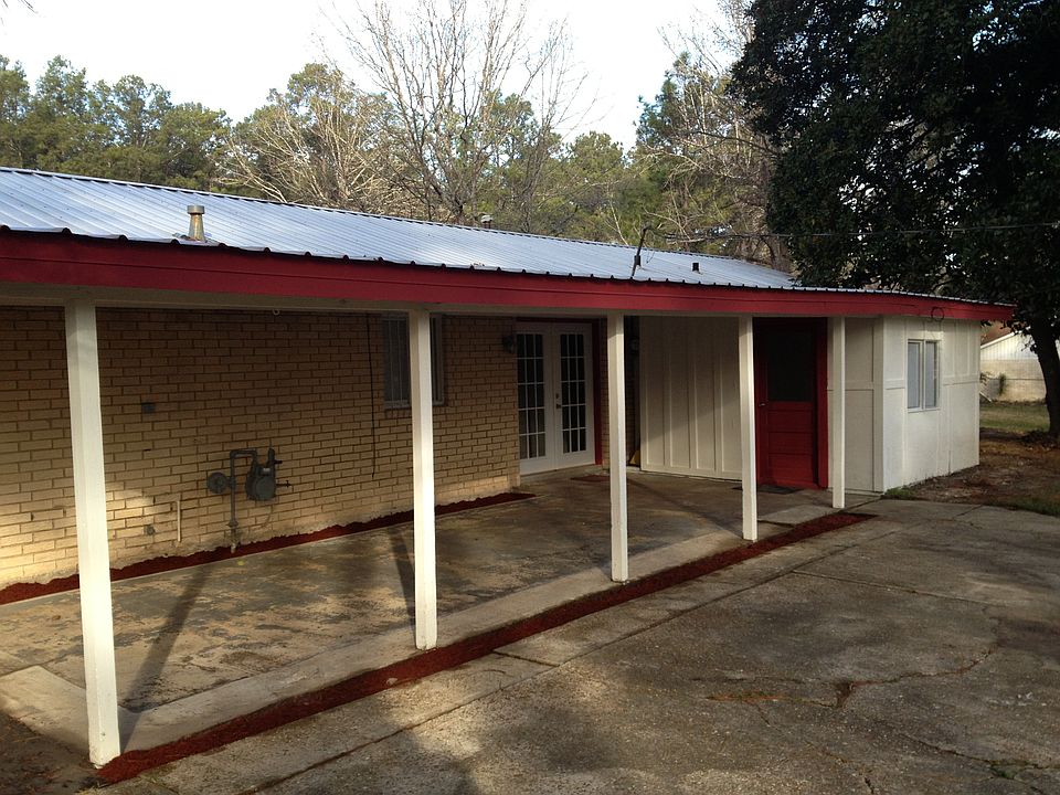 Large covered patio!