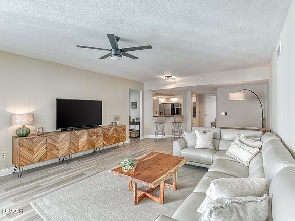 4th image of 231 Riverside Dr Unit 1708