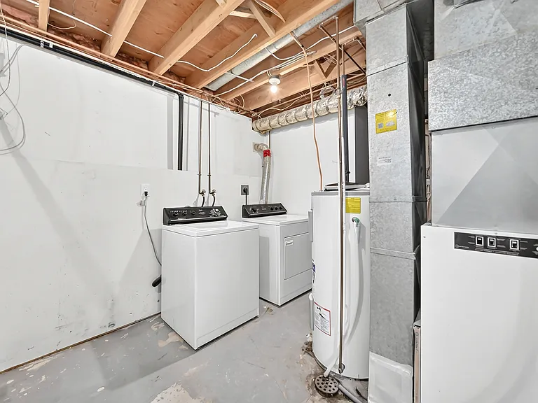 64 Riverton Ave — Photo 18
