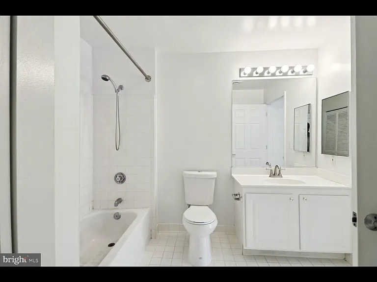 23 Pierside Dr #306 — Photo 5