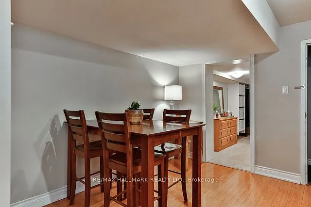25 Love Cres #LOWER — Photo 8
