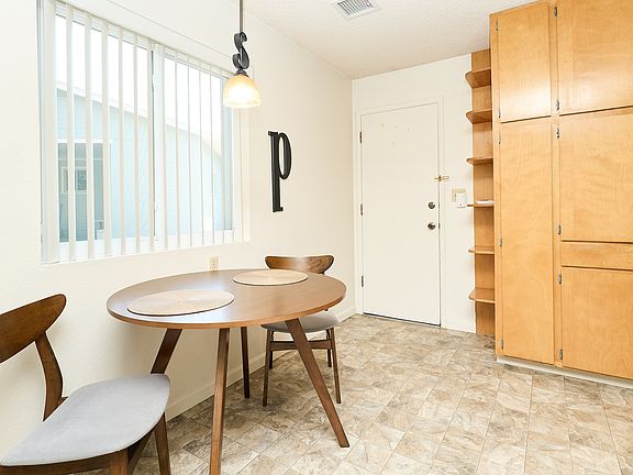 5th image of 210 Daniels Dr #U