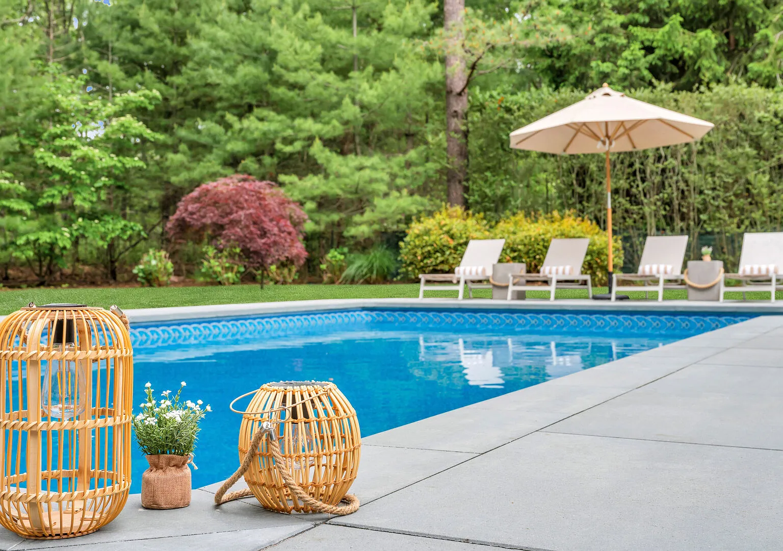 Newly Renovated in East Hampton, Private heated Pool — Photo 4