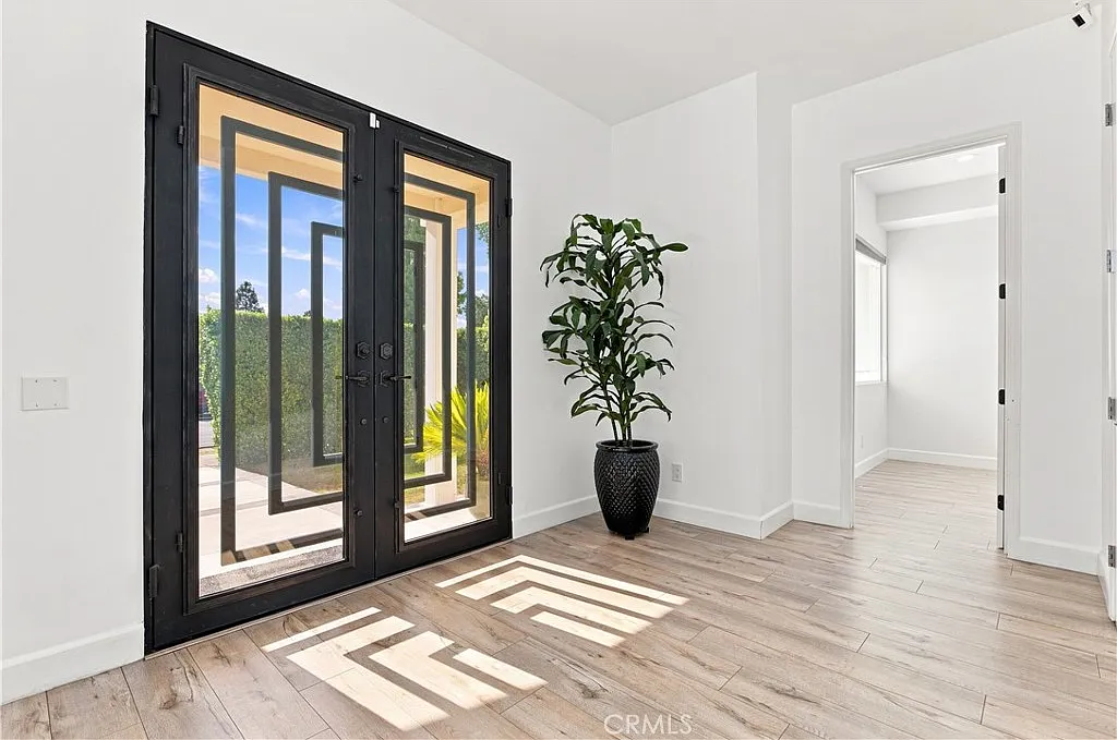 4 bed, 3034 sqft, $5,995 — Photo 3