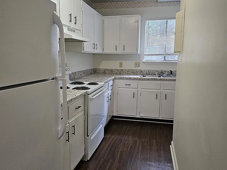 196 Locke St #D — Photo 15