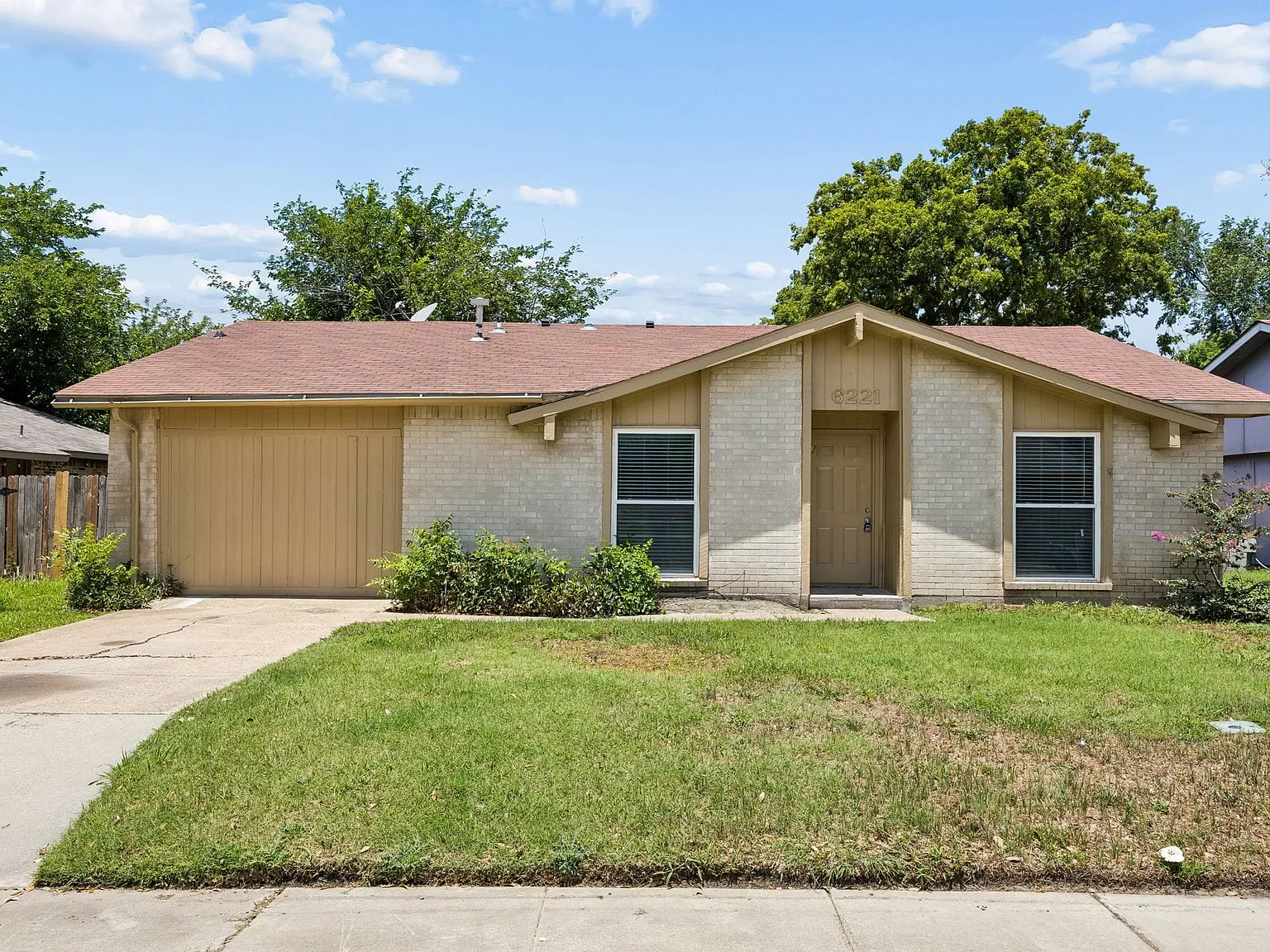 3 bed, 2.0 bath, 1594 sqft, $1,900 — Photo 1
