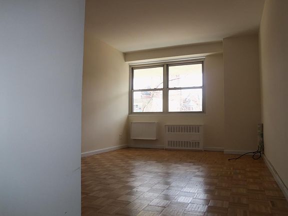 4th image of 50 Riverdale Ave APT 3B