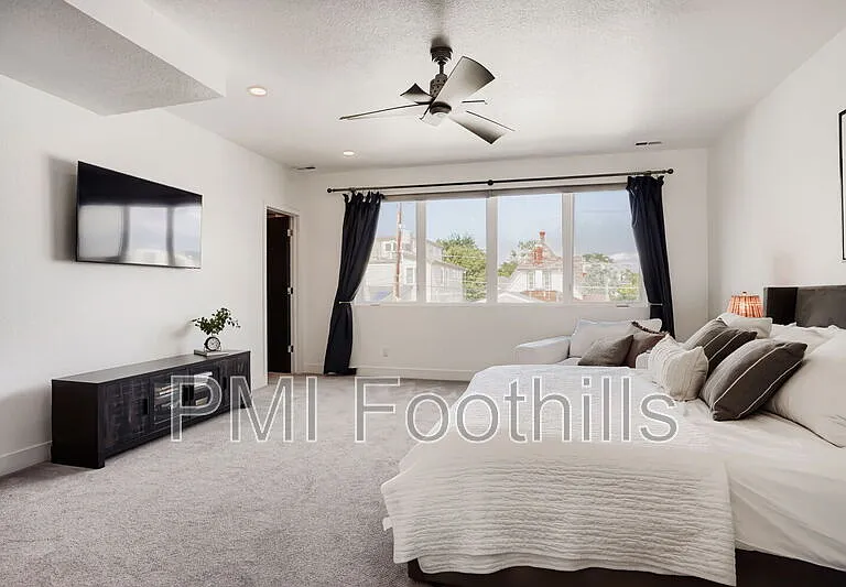 2740 Hazel Ct — Photo 11