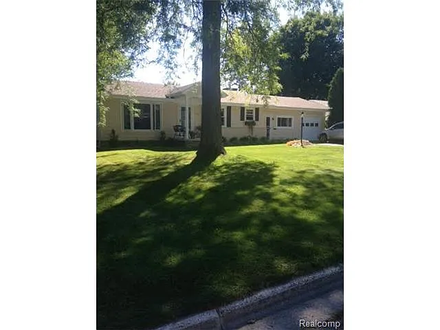 419 Benedict St photo 1