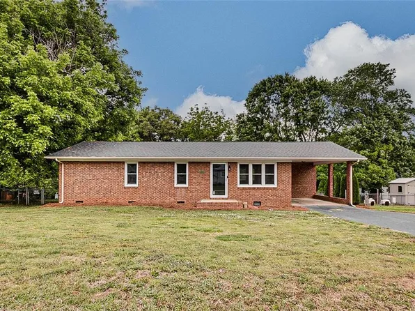 207 E Academy St, Randleman, NC 27317