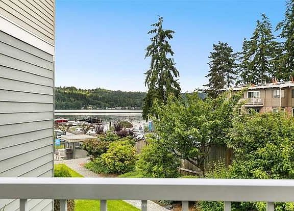 3rd image of 4214 W Lake Sammamish Pkwy NE #2