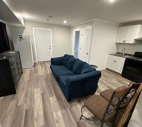 3rd image of 159 Putnam St #3