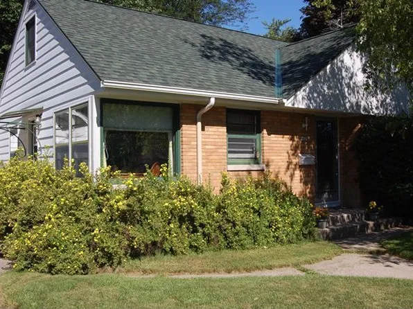 1029 7th Ave, Grafton, WI 53024