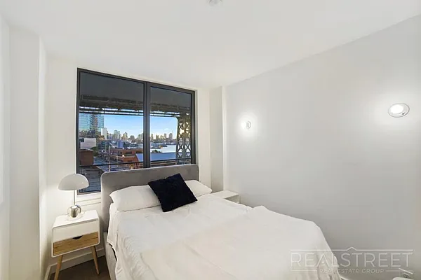 Rented by Real Street Inc | media 10