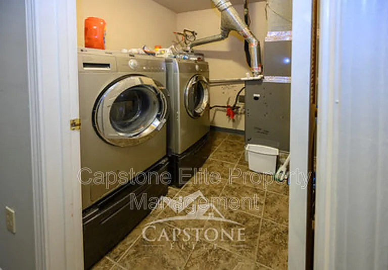 48 Marrow St #DOWNSTAIRS STANDARD — Photo 7