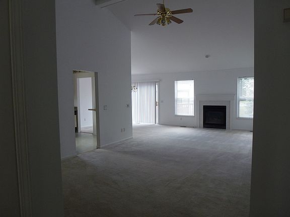 4th image of 5040 Sandalwood Dr