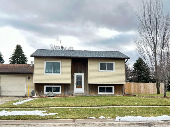 713 Buwalda Dr, Waupun, WI 53963