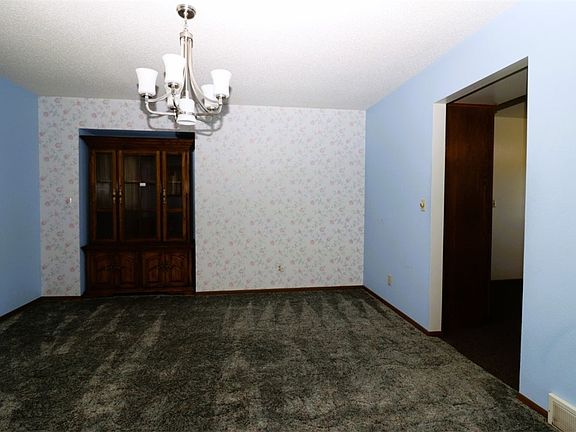 5th image of 15578 D Ave