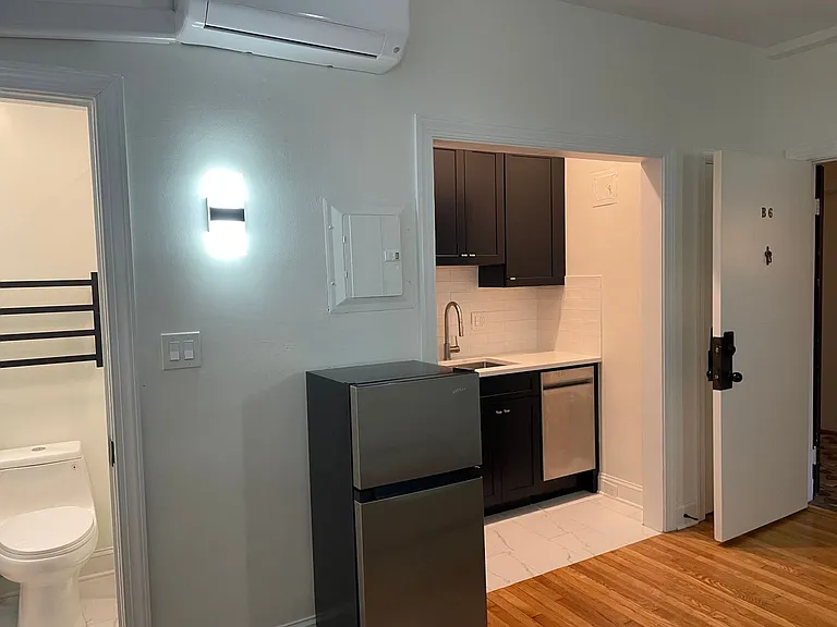 Guilford Apartments — Photo 11