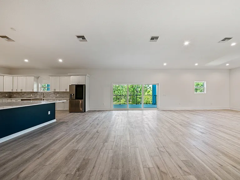 1033 Hammock Cir — Photo 15