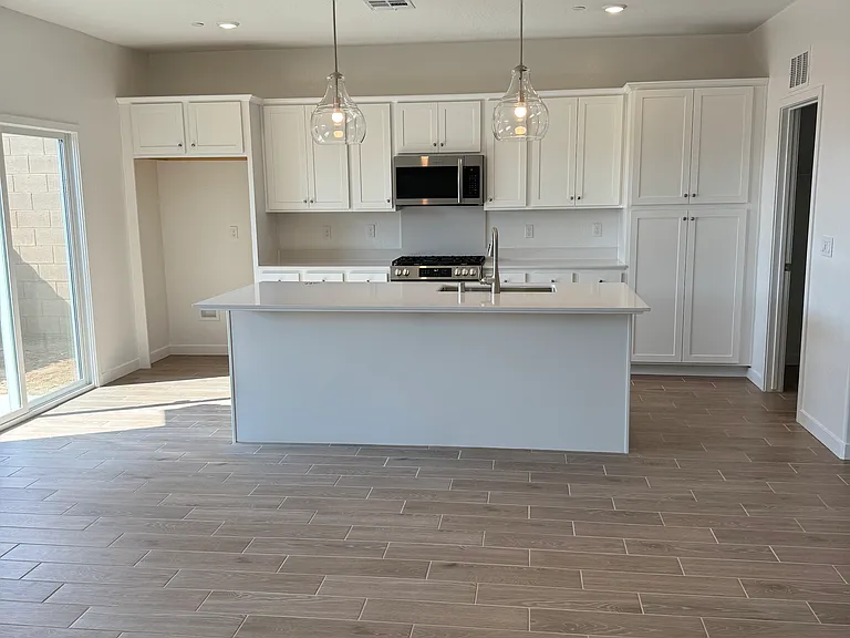 4489 N Phoenix Ave — Photo 19