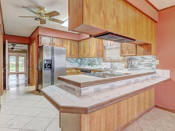 4th image of 300 W Saint Mary St