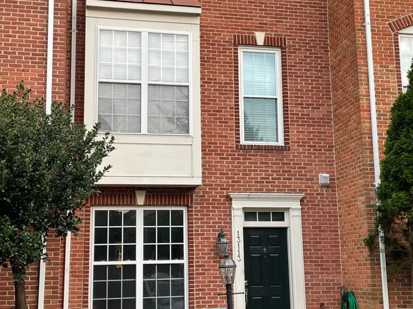 13113 Park Crescent Cir, Herndon, VA 20171
