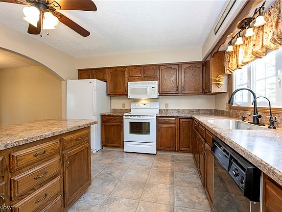 5th image of 11936 Patroon Cir NW