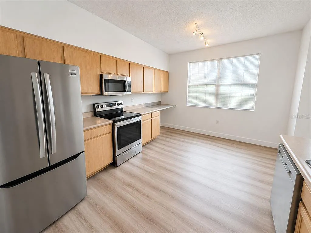 2 bed, 2.0 bath, 999 sqft, $1,650 — Photo 4