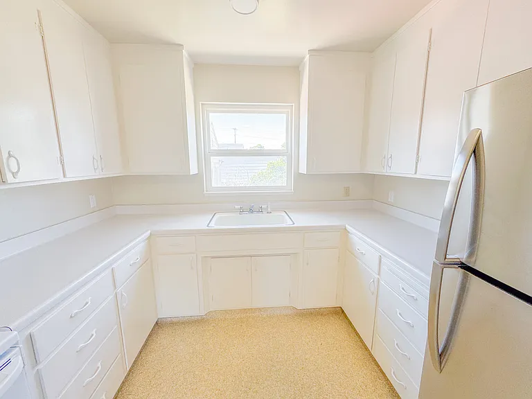 468 Acacia Ave — Photo 14