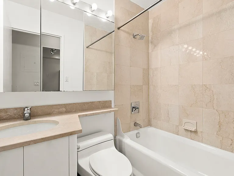 250 E 40th St #3C — Photo 8