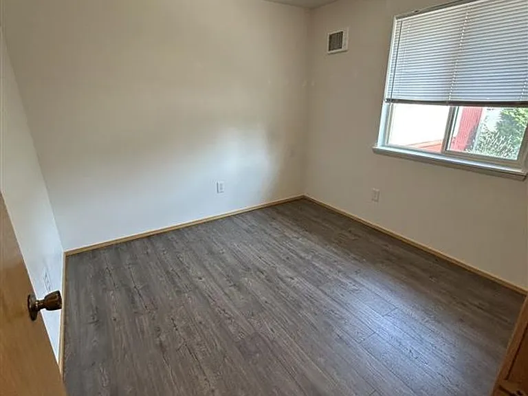 550 Front St — Photo 7