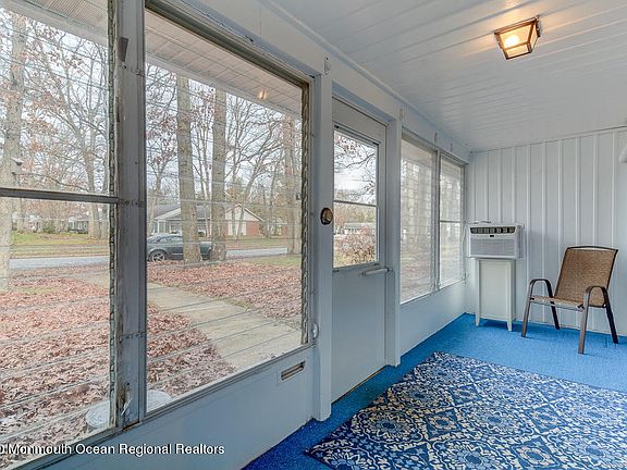 3rd image of 470E Thornbury Ct