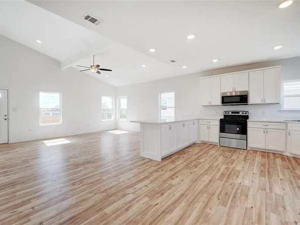 231 La Fortuna Dr, Del Valle, TX 78617