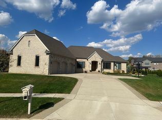 1637 Serene Ct, Rochester Hills, MI 48306