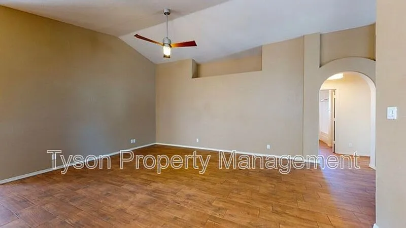 3 bed, 2.0 bath, 1624 sqft, $2,195 — Photo 3