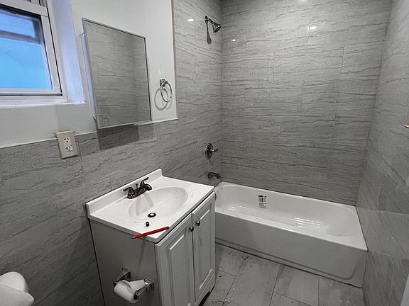 5th image of 841 E 221st St Floor 1