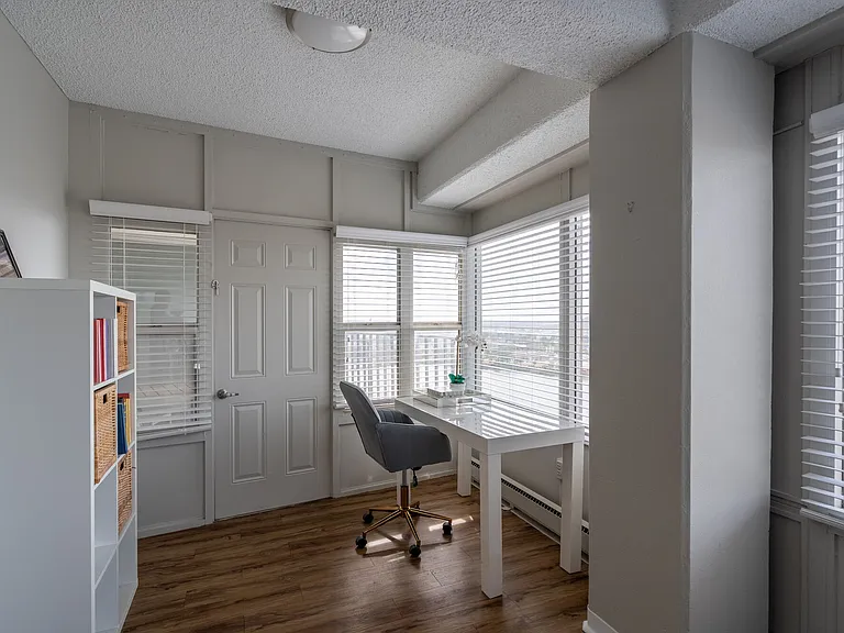 University Club Apartments — Photo 15