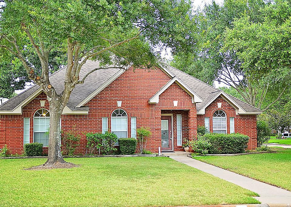 1st image of 614 Westview Terrace Cir