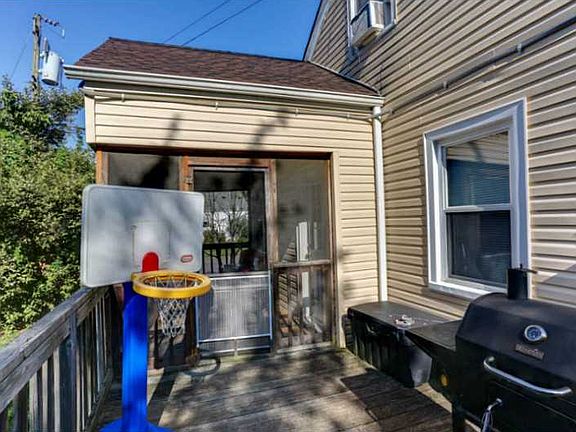 3rd image of 3827 Abingdon Cir