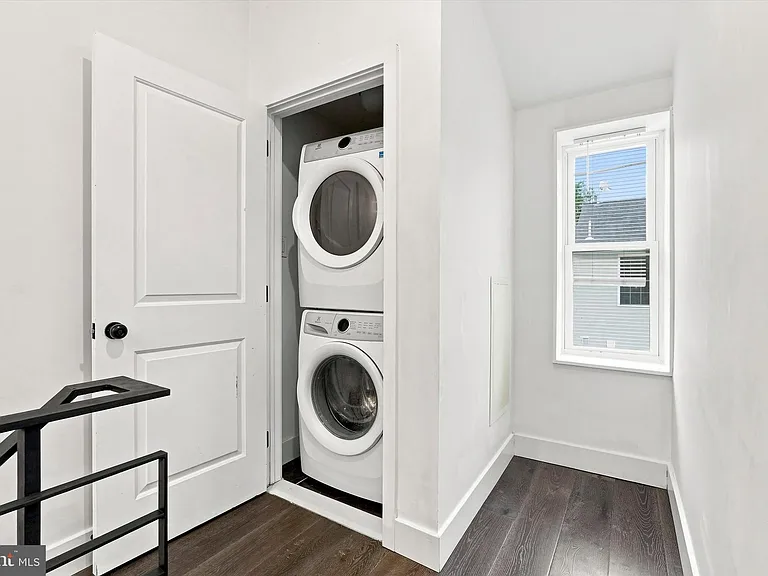 530 E Thompson St — Photo 23